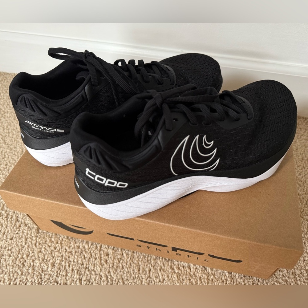 NEW TOPO Athletic Women's Atmos Running Shoes- Black & white. Size 7.5